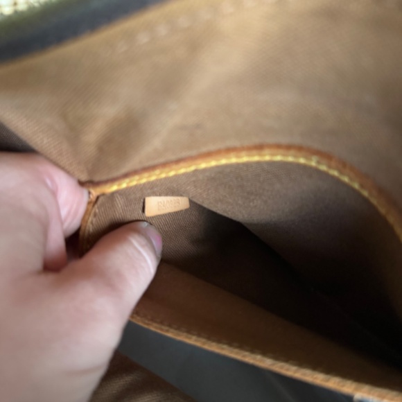 Louis Vuitton Alma *Dyed Leather* - Picture 6 of 6